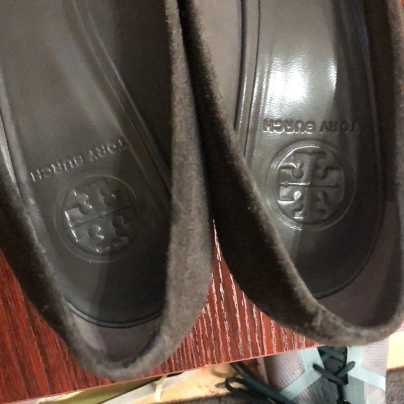 Tory Burch wedge size 8.5 - Picture 3 of 7